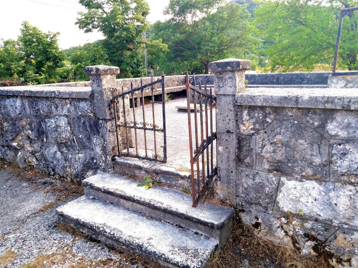 Country House "Lipa" Komarno Virpazar Buitenkant foto